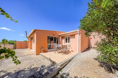 Villa de luxo com 4 quartos, casa de hóspedes e vistas deslumbrantes para o campo