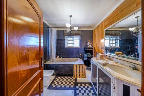 Villa de luxo com 4 quartos, casa de hóspedes e vistas deslumbrantes para o campo