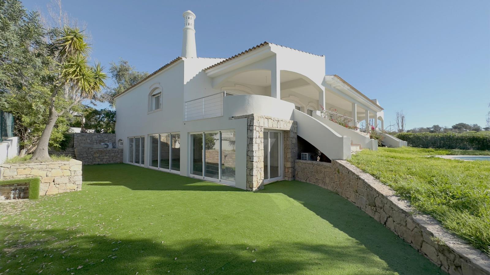 VISTA MAR! Luxuosa moradia de 6 quartos renovado com gosto.