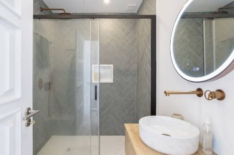 Moradia T5 com Design Moderno e Charme Algarvio no Triângulo Dourado