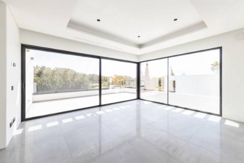 Moradia contemporânea de 5 quartos com vista golf