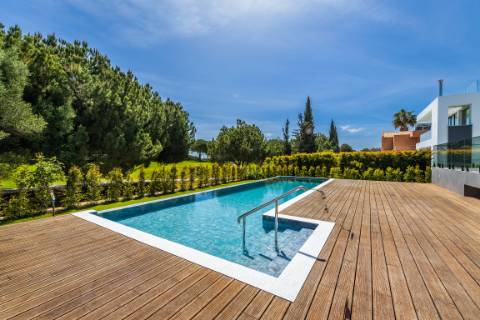 Moradia contemporânea de 5 quartos com vista golf