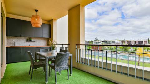 Apartamento T2 com piscina e garagem- em Vilamoura