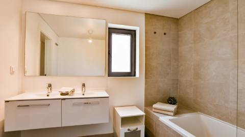 Apartamento T2 com piscina e garagem- em Vilamoura