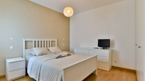 Apartamento T2 com piscina e garagem- em Vilamoura
