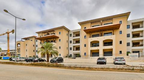 Apartamento T2 com piscina e garagem- em Vilamoura