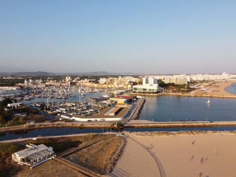 Apartamento T2 com piscina e garagem- em Vilamoura