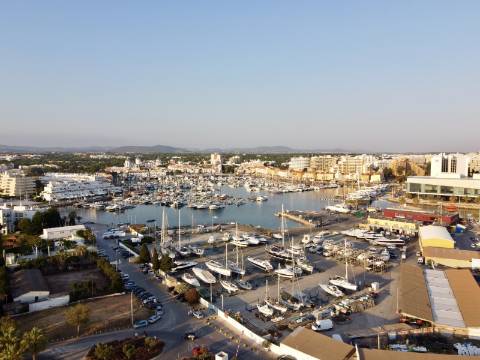 Apartamento T2 com piscina e garagem- em Vilamoura