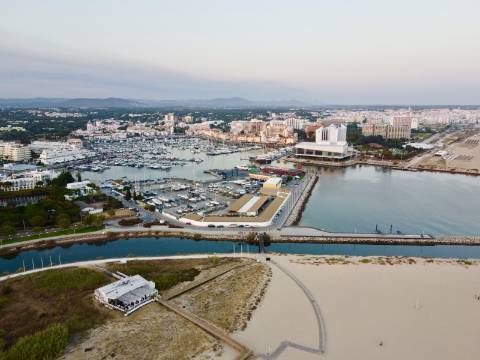 Apartamento T2 com piscina e garagem- em Vilamoura