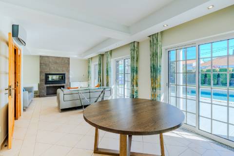 Moradia 4 quartos com garagem e piscina perto Loulé