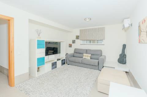 Moradia 4 quartos com garagem e piscina perto Loulé