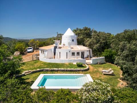 Moinho com casa, piscina e terreno com 12.200m2, em São Brás de Alportel