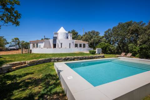 Moinho com casa, piscina e terreno com 12.200m2, em São Brás de Alportel