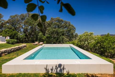 Moinho com casa, piscina e terreno com 12.200m2, em São Brás de Alportel