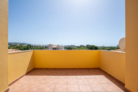 Moradia em condomínio privado, perto de Vale do Lobo