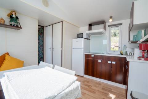 Moradia térrea de 3 quartos e piscina