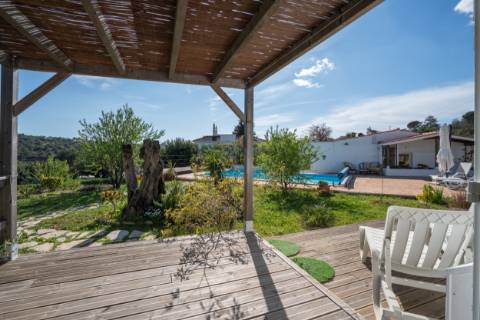 Moradia térrea de 3 quartos e piscina