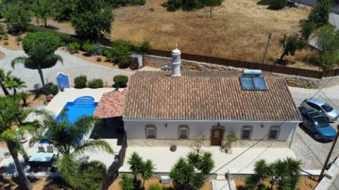 Moradia Tradicional Térrea 3 quartos e piscina