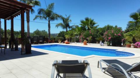 Moradia Tradicional Térrea 3 quartos e piscina