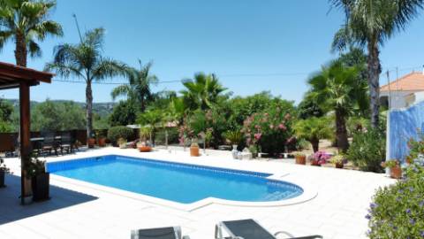 Moradia Tradicional Térrea 3 quartos e piscina