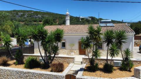 Moradia Tradicional Térrea 3 quartos e piscina