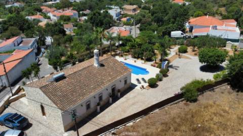 Moradia Tradicional Térrea 3 quartos e piscina