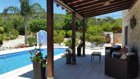 Moradia Tradicional Térrea 3 quartos e piscina