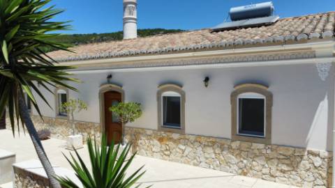 Moradia Tradicional Térrea 3 quartos e piscina