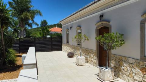 Moradia Tradicional Térrea 3 quartos e piscina