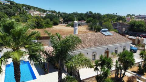 Moradia Tradicional Térrea 3 quartos e piscina