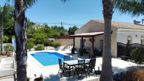 Moradia Tradicional Térrea 3 quartos e piscina
