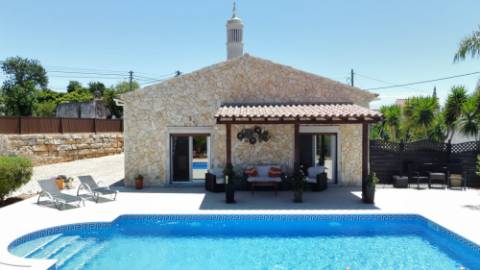 Moradia Tradicional Térrea 3 quartos e piscina