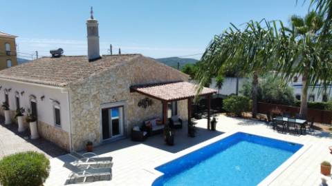 Moradia Tradicional Térrea 3 quartos e piscina