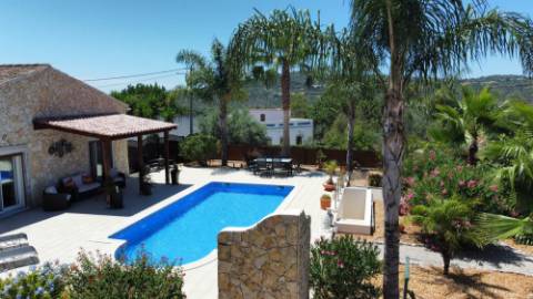 Moradia Tradicional Térrea 3 quartos e piscina