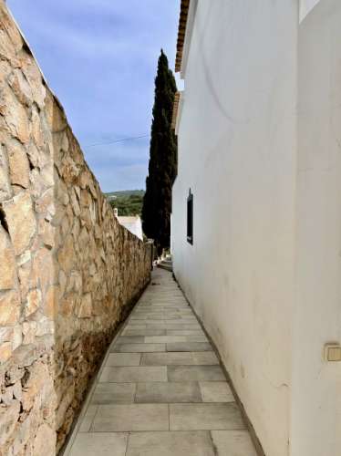 Elegante Moradia Familiar com Espaço Exterior a Minutos de Loulé