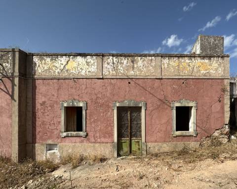 Casa tradicional para renovar I 352 m2 I 3,250 m2 de terrenoI Querença, Loulé