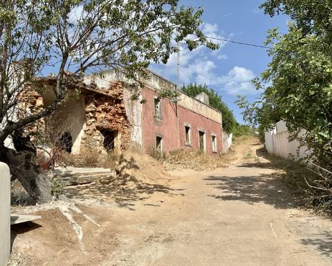 Casa tradicional para renovar I 352 m2 I 3,250 m2 de terrenoI Querença, Loulé