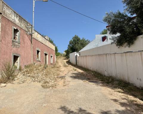 Casa tradicional para renovar I 352 m2 I 3,250 m2 de terrenoI Querença, Loulé