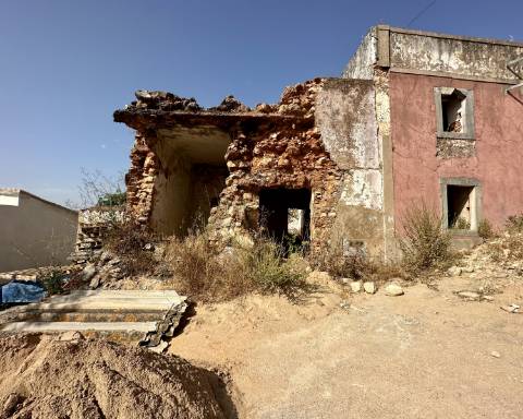 Casa tradicional para renovar I 352 m2 I 3,250 m2 de terrenoI Querença, Loulé
