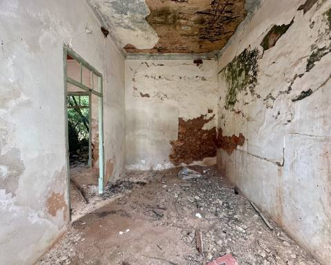 Casa tradicional para renovar I 352 m2 I 3,250 m2 de terrenoI Querença, Loulé