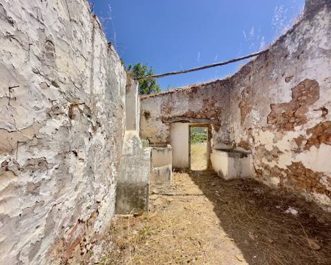 Casa tradicional para renovar I 352 m2 I 3,250 m2 de terrenoI Querença, Loulé