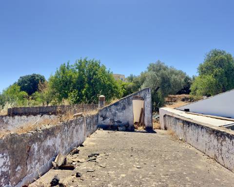 Casa tradicional para renovar I 352 m2 I 3,250 m2 de terrenoI Querença, Loulé