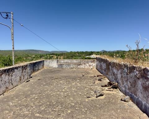Casa tradicional para renovar I 352 m2 I 3,250 m2 de terrenoI Querença, Loulé