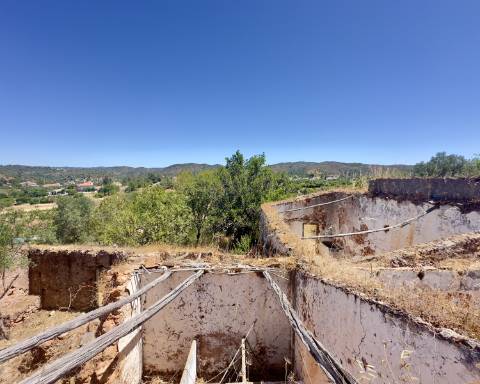 Casa tradicional para renovar I 352 m2 I 3,250 m2 de terrenoI Querença, Loulé