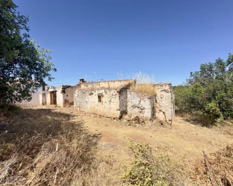 Casa tradicional para renovar I 352 m2 I 3,250 m2 de terrenoI Querença, Loulé