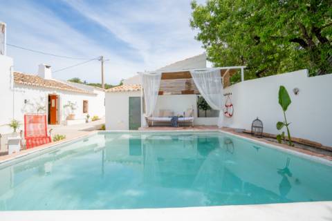 Quinta renovado com muito gosto e vista mar