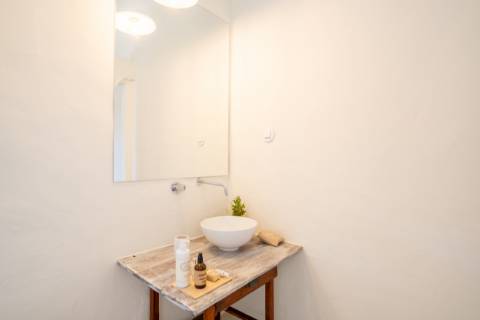 Quinta renovado com muito gosto e vista mar