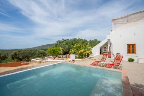 Quinta renovado com muito gosto e vista mar