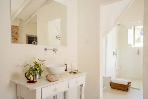 Quinta renovado com muito gosto e vista mar