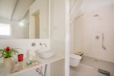 Quinta renovado com muito gosto e vista mar